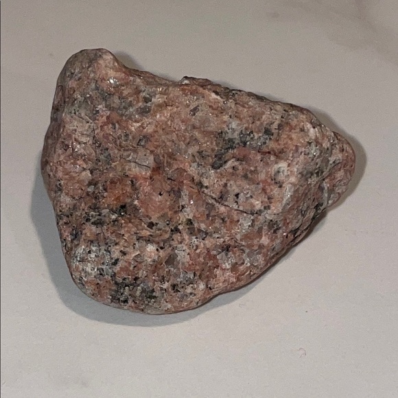 Australian Rough Granite with Aura Quartz Natural Pink and Gray Stone - Picture 2 of 6